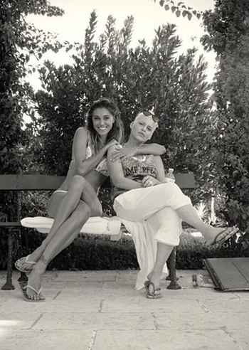 Belen e Stefano, notturni con la Petineuse Belen e Stefano, notturni con la Petineuse