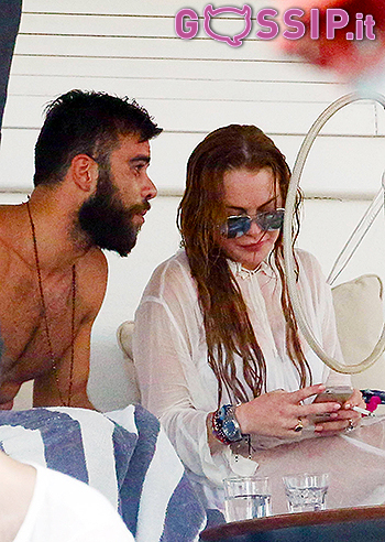 Lindsay Lohan, narghilè con un uomo misterioso
