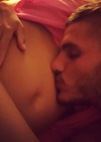 Mauro Icardi e Wanda Nara, dolce attesa a Formentera Mauro Icardi e Wanda Nara, dolce attesa a Formentera