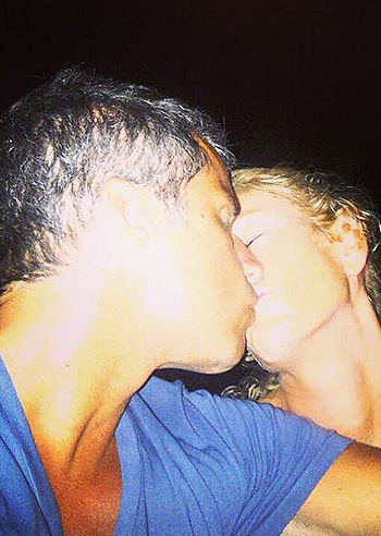 Alessia Marcuzzi, Formentera al bacio con Paolo