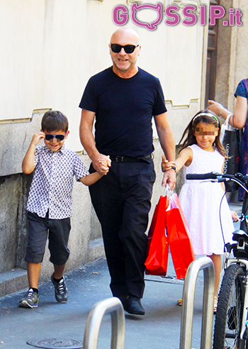 Domenico Dolce, passeggiata in centro con i nipotini Domenico Dolce, passeggiata in centro con i nipotini