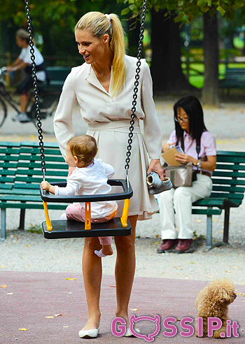 Michelle Hunziker, futura mamma tris in bianco