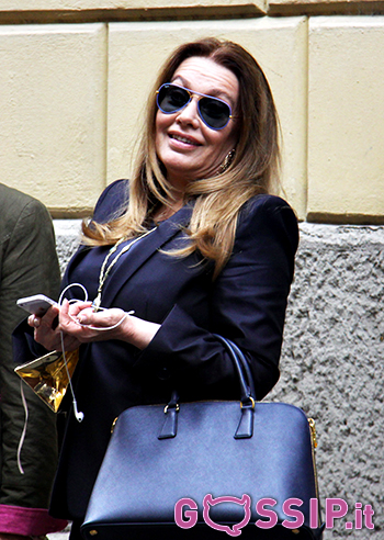 Veronica Lario, sorridente con 36 milioni in meno