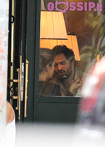 Claudio Santamaria, con la figlia insieme alla nuova 'fiamma' Claudio Santamaria, con la figlia insieme alla nuova 'fiamma'