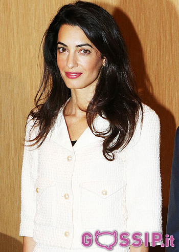 Amal Alamuddin, sempre al top quando lavora