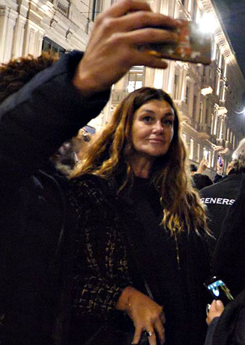 La mamma di Belen, Veronica Cozzani, regina di selfie La mamma di Belen, Veronica Cozzani, regina di selfie