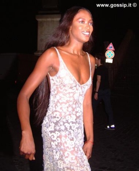 Naomi lanciatrice di telefoni Naomi lanciatrice di telefoni