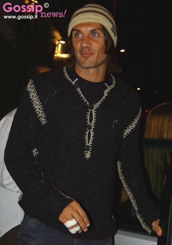 Paolo Maldini troppo bello per le Iraniane