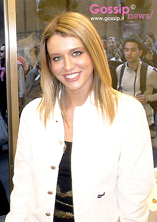 Barolo tra gli scaffali. Non è vino, ma la dolce Elena