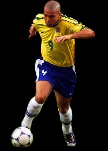 Ronaldo dribbla la moglie e invita Miss Spagna sullo yacht