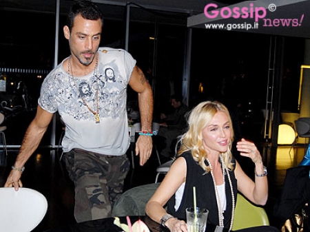 Presentazione Broadcast Con Paola Barale E Raz Degan Foto E Gossip