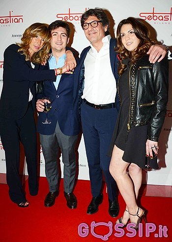 Elio Greci con la moglie ed i figli - Foto e Gossip