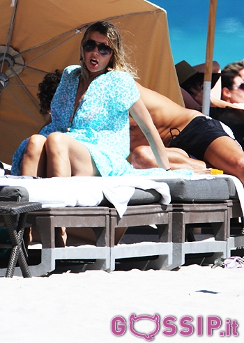 Ancora a Miami Rita Rusic: eccola con il suo giovane fidanzato - Foto e Gossip