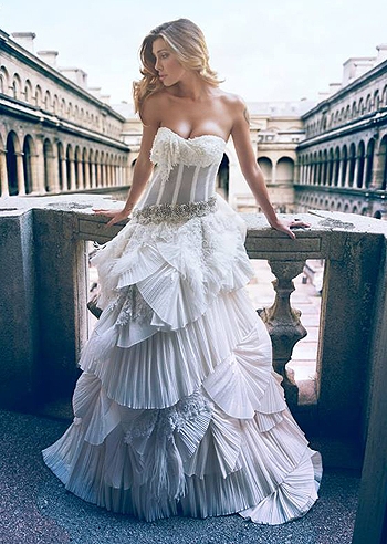 Belen Rodriguez in sexy babydoll e abiti da sposa per Vanitas - Foto e  Gossip