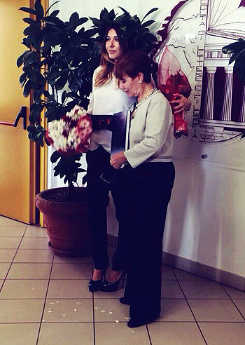 Martina Pinto con la mamma dopo la discussione con tanto ...