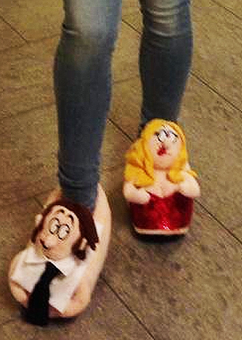 Abbandonati I Tacchi Michelle Hunziker Indossa Delle Comode E Divertenti Ciabatte Foto E Gossip