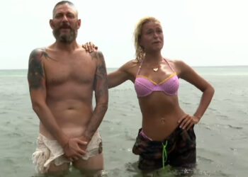 Mercedesz Henger spoglia Edoardo Tavassi all'Isola e lo lascia senza costume: guarda