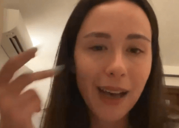 Aurora Ramazzotti ammette: ''Passo la vita a cercare di cambiare quello che la gente pensa di me''