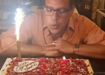 Gabriel Garko compie 50 anni: torta e brindisi a Roma