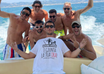 Addio al celibato Matteo Giunta, la maglia del futuro sposo di Federica Pellegrini fa discutere: foto