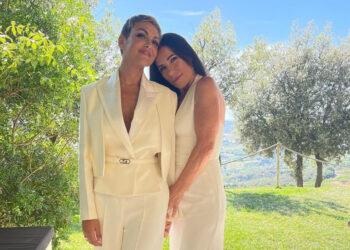 Nozze Pascale e Turci: i look delle spose e tutti i dettagli della festa