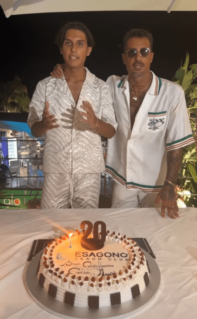 Carlos Corona compie 20 anni: festa ‘in bianco’ con papà Fabrizio