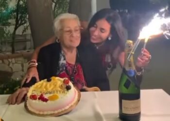 Elisabetta Gregoraci festeggia i 101 anni della nonna