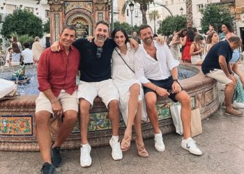 Raoul Bova e Rocio in vacanza in Spagna con Alberto Matano e il marito