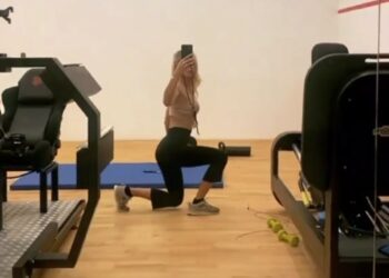 Ilary Blasi vuole mantenere muscoli tonici e fisico asciutto: finite le vacanze si allena nella palestra privata in casa. Foto