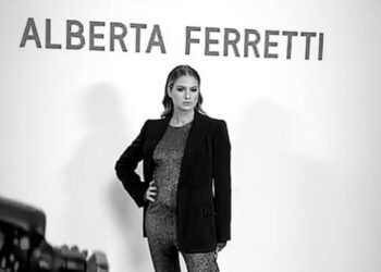 Cristina Marino alle sfilate di Milano con il pancione