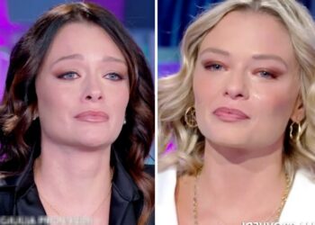 Le Donatella in lacrime per la perdita del padre