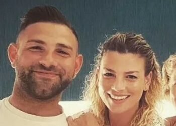 Dopo la morte del padre, Emma fa gli auguri di compleanno all'amato fratello: tenera foto e dedica