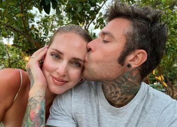 Fedez, la toccante dedica alla moglie per l'anniversario di nozze: ''Le notti abbracciati a piangere ci hanno fortificato''