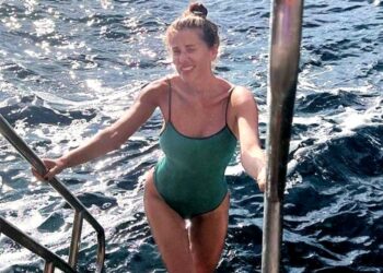 Alessia Marcuzzi a settembre non rinuncia al mare: foto