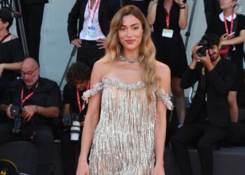 A Venezia arriva pure Soleil Sorge: come una diva sul red carpet, foto