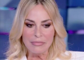 Stefania Orlando in lacrime a Verissimo, è stato l'ex a lasciarla? ''Simone aveva espresso un…''