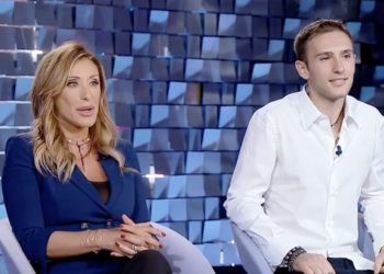 Sabrina Salerno porta in tv il figlio 18enne Luca: che somiglianza!