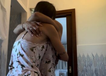 Aurora Ramazzotti mostra la foto del momento in cui ha scoperto di essere incinta con mamma Michelle: guarda