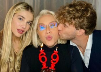 Clizia Incorvaia festeggia Paolo Ciavarro e la suocera