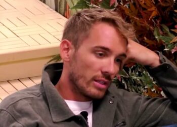 Alberto De Pisis fa rivelazione inaspettata al GF Vip: ''A 25 anni ho avuto un tumore''