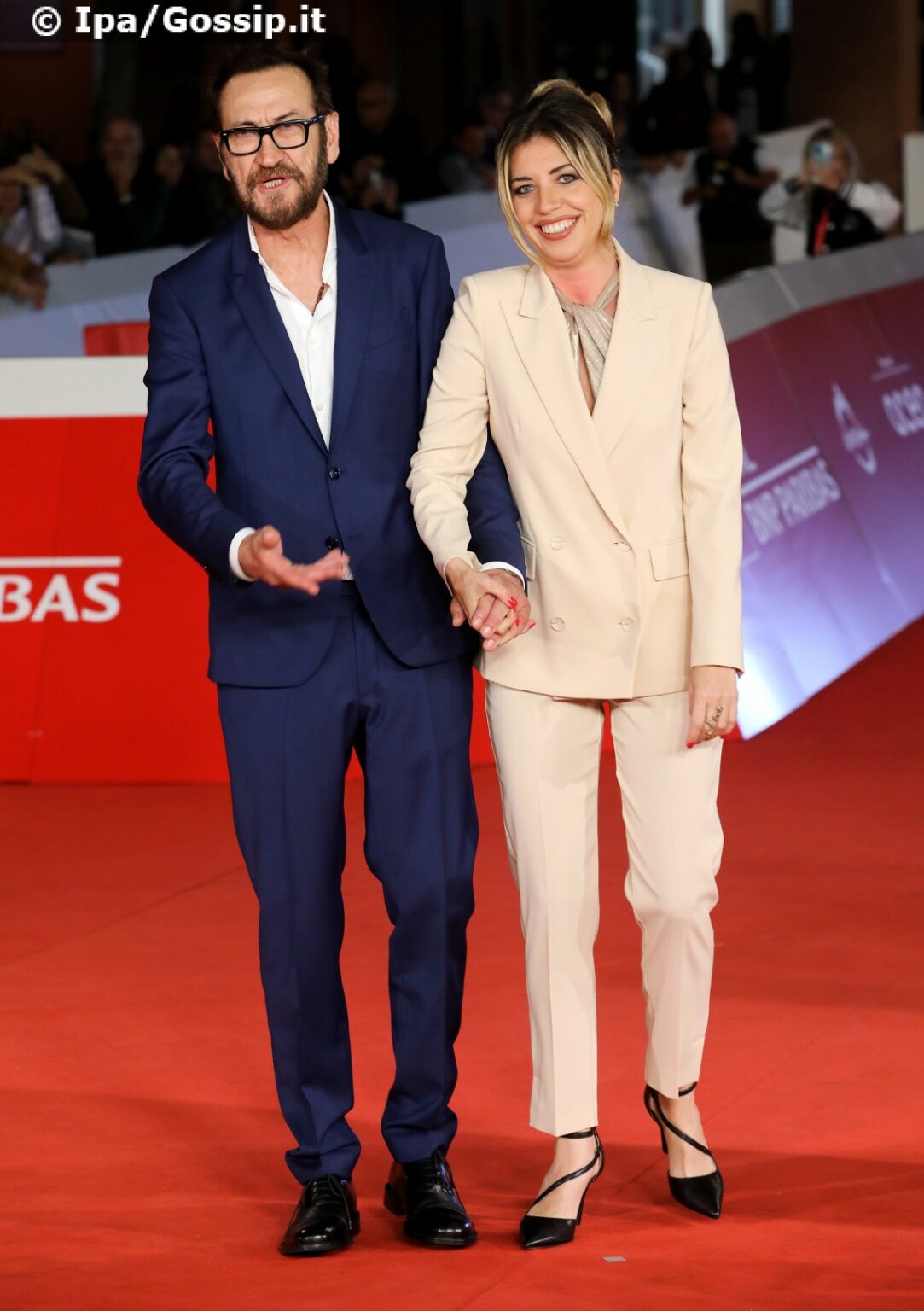 Marco Giallini sul red carpet con la compagna Battisti a Roma