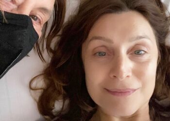 Sabrina Paravicini dopo il tumore ha ricostruito il seno: ''Non volevo toccassero quello destro''