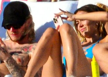 Bikini, sole e amore a novembre: Diletta Leotta a Miami col nuovo muscolosissimo fidanzato Loris Karius