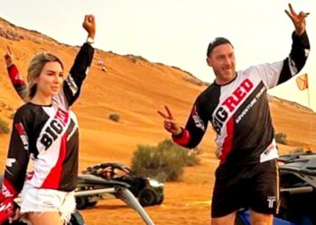 Francesco Totti e la nuova compagna Noemi Bocchi in gita nel deserto col quad: foto