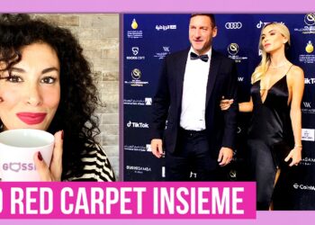 Totti porta la fidanzata Noemi davanti ai fotografi