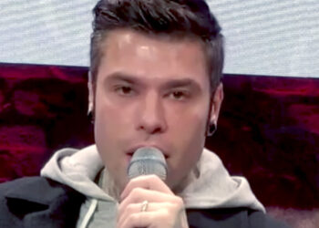 Fedez parla dei ‘problemi gastrici’ che ha dopo il tumore: il racconto