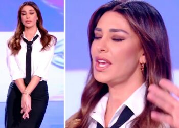 Belen Rodriguez finge un orgasmo in diretta tv: la reazione di Teo Mammucari