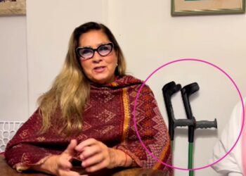 Romina Power sta male: ''Non riesco più a camminare''. Sul social spuntano i sostegni ortopedici: ecco cosa le sta succedendo