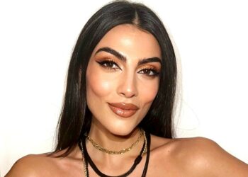 Giulia Salemi sul tumore sconfitto a 4 anni: ''Non ho voluto correggere i segni lasciati sul seno dall’operazione''