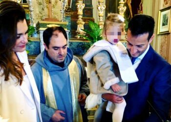 Alena Seredova e il futuro marito battezzano la figlia Vivenne Charlotte: foto